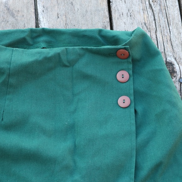 Vintage Green Button Skirt - Picture 2 of 3